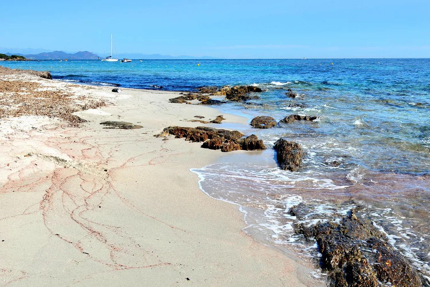 Les Salins, une plage sauvage proche de Saint Tropez