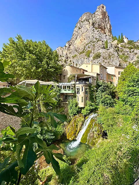 Visiter le village de Moustiers-Sainte-Marie