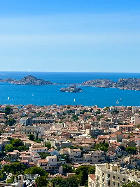 Vue sur les îles du Frioul depuis Notre-Dame de la garde