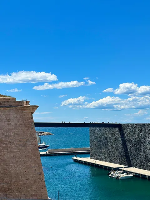 La passerelle de béton du MUCEM