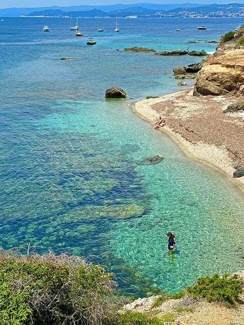 Crique sur l'île des Embiez