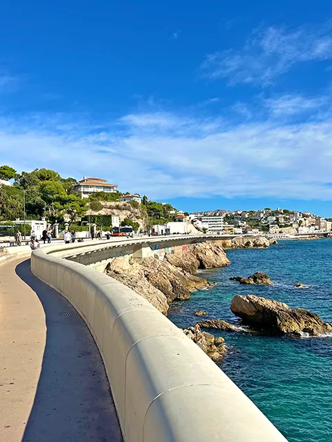 Visiter Marseille en 3 jours : parcourir la Corniche Kennedy