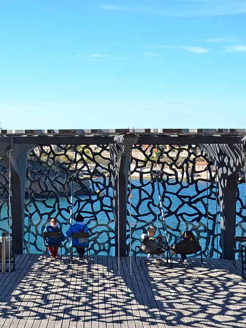 Contemplation de la mer depuis leMucem - Activités lors d'une visite de 3 jours à Marseille