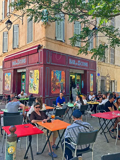 Place des 13 Cantons dans le quartier du Panier à Marseille