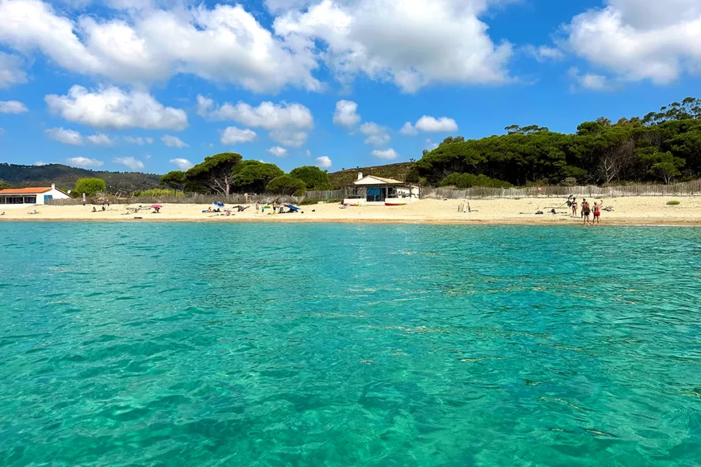 Une semaine dans le Golfe de Saint-Tropez : farniente sur la plage secrète de la Briande