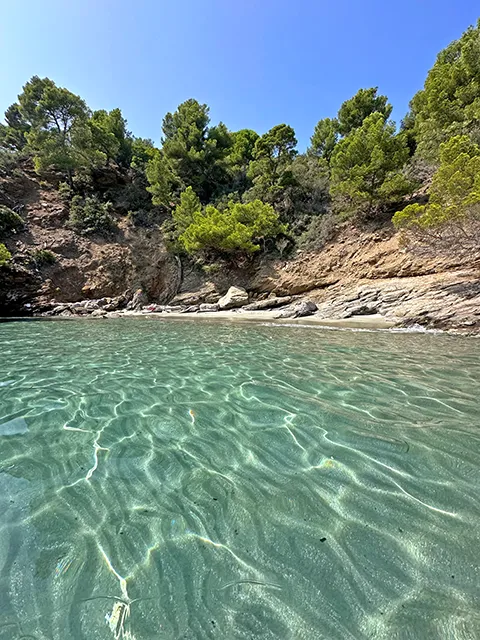 La plage aux mille paillettes dans le Golfe de Saint-Tropez