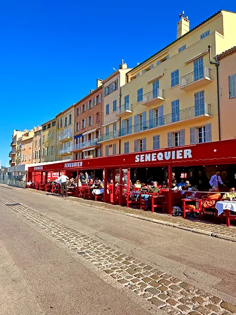 Le fameux restaurant Sénéquier de Saint-Tropez