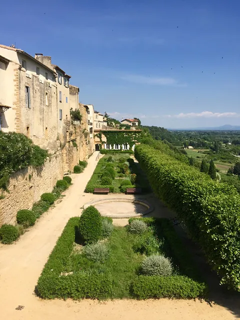 Les jardins de Lauris, un des plus beau village du Luberon