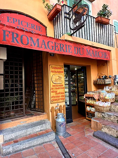 Les boutiques traditionnelles de Visiter le village de Saint-Tropez