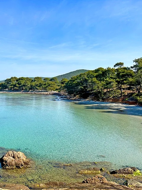 la plage de l'Estagnol, une pépite à découvrir lors de votre road trip dans le sud de la France