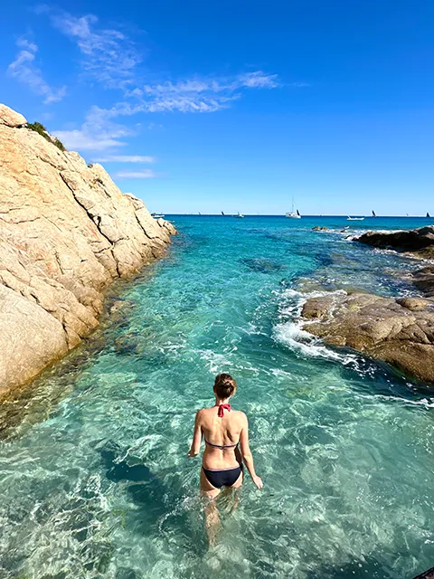 Crique paradisiaque dans la baie de Bonporteau