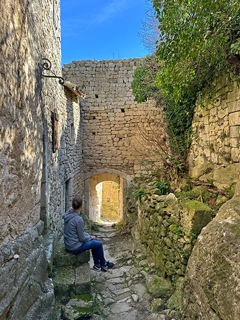 Visiter Oppède-le-Vieux et ses petites rues pavées