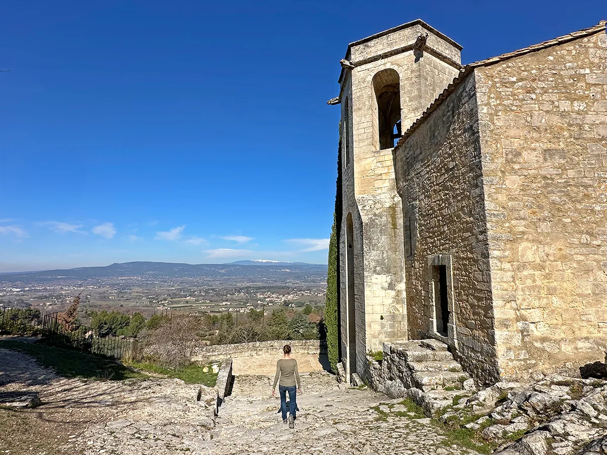 Visiter Oppède-le-Vieux et grimper au sommet à l'église Notre-Dame Dalidon